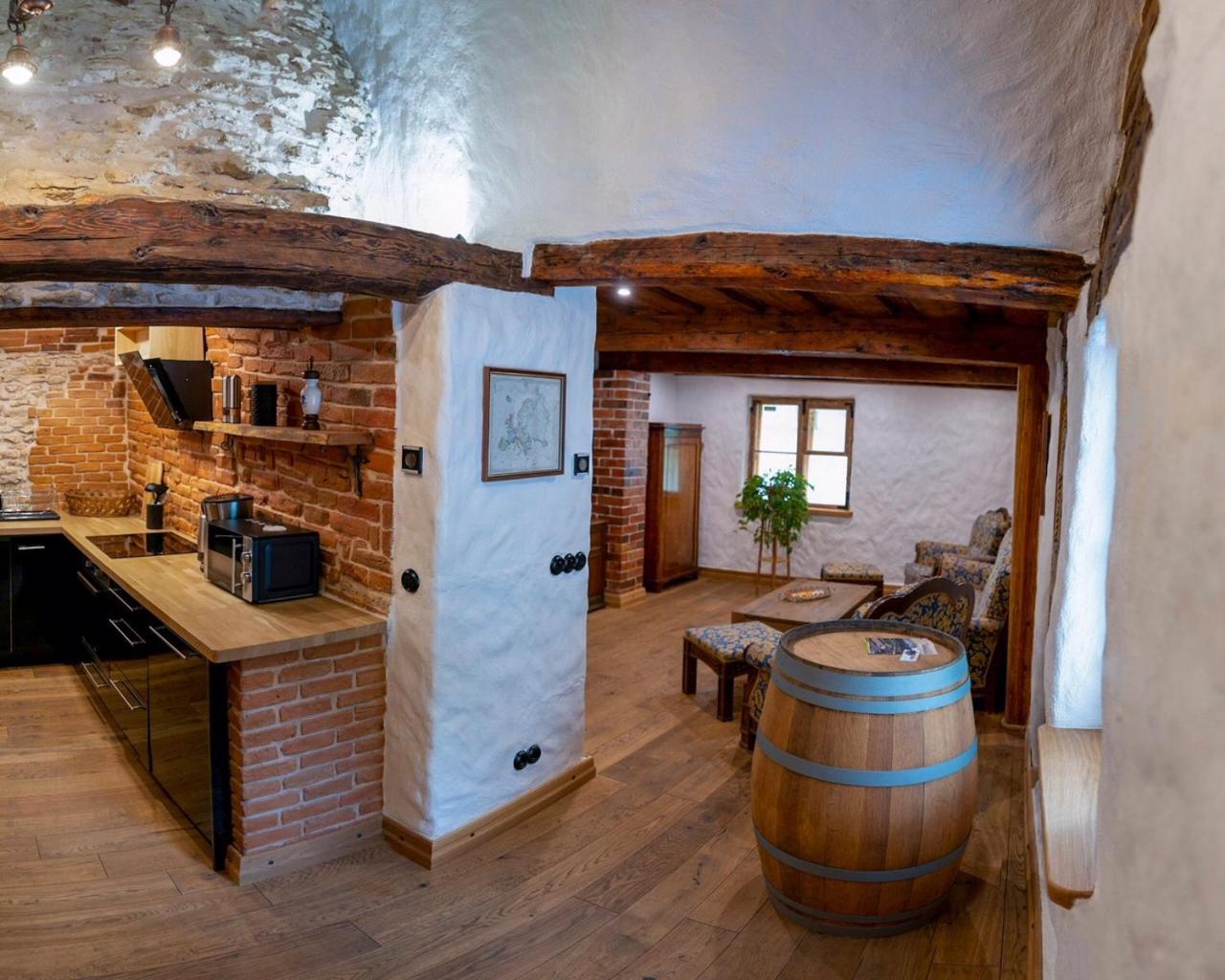 Reinhold Apartment